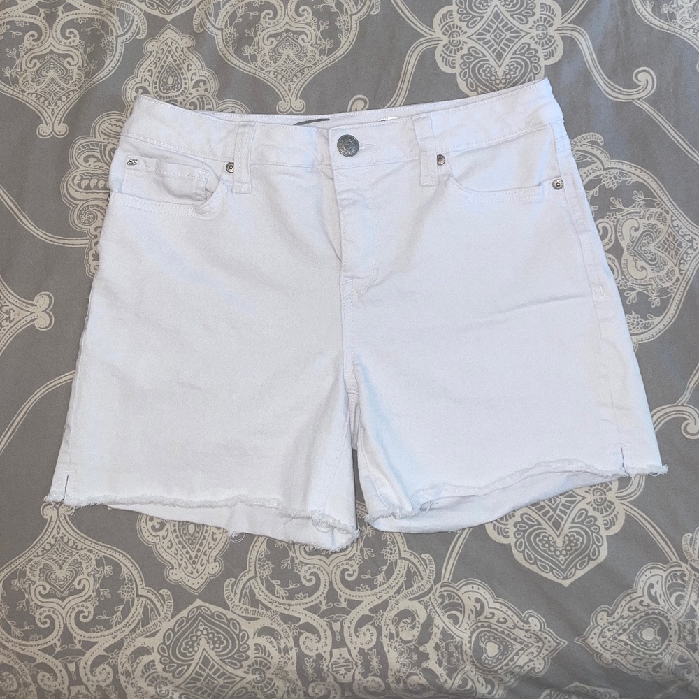 White Seven for All Mankind Weekend Short - Size 6